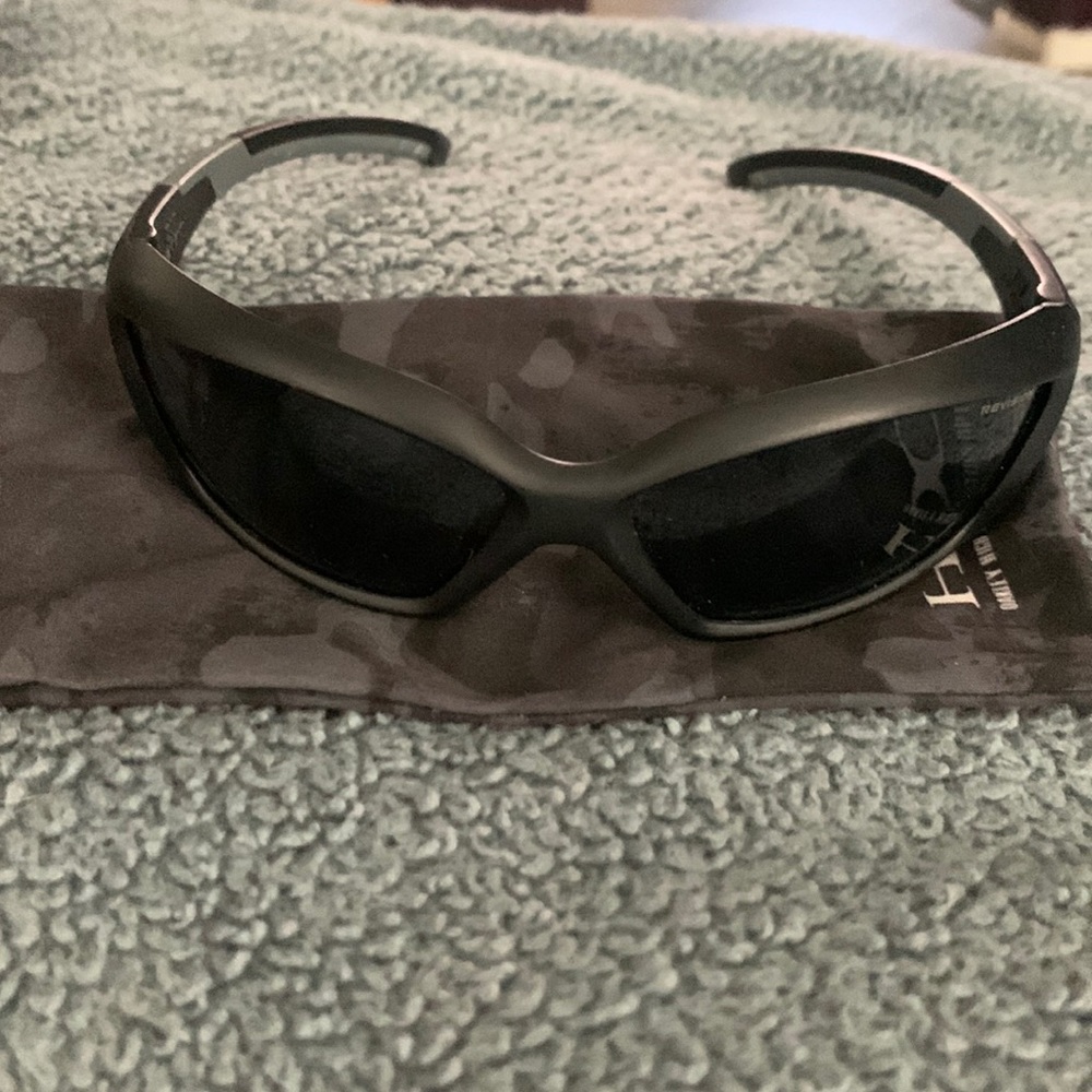 ESS wrap around sunglasses
